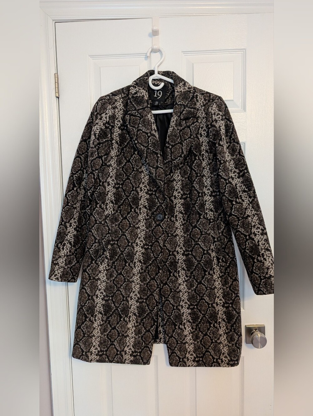 Women's Black & BrownSnake-Print Coat
